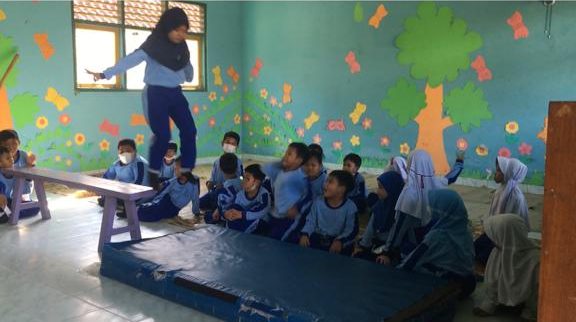 Cara Mudah Mengajarkan Senam Lantai